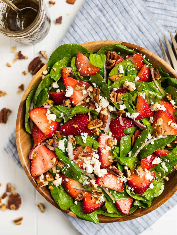 Strawberry spinach salad